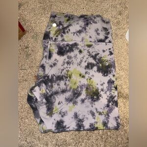 Lululemon Athletica Gray and Green Activewear 3/4 leggings